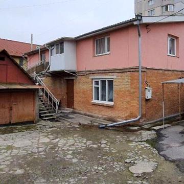Продам будинок в центрі міста