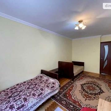 Продаж 2-кімнатної квартири з ремонтом, вулиця Вітовського / Зарицьких