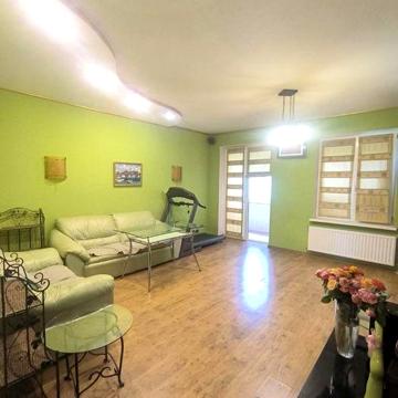 152-ЮЛ Продам 3 комнатную квартиру в Центре на Научке