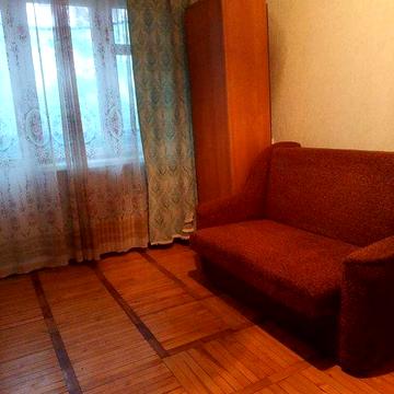 В продажі гостинка 10500, вул І Каркача середній поверх