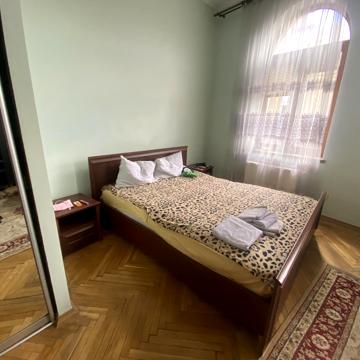 Князя Романа вул. (), 14