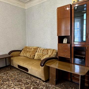 Подільська вул., 2