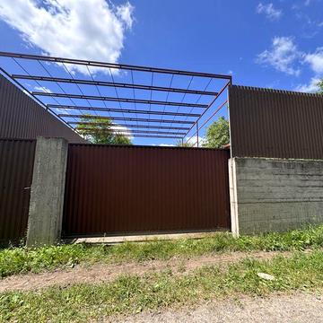 Будинок з огородженою ділянкою 23 сотки, 2 км до міста