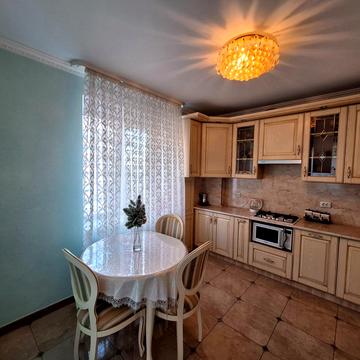 Будівельників, 3