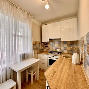 Митрофана Довнар-Запольського вул., 6