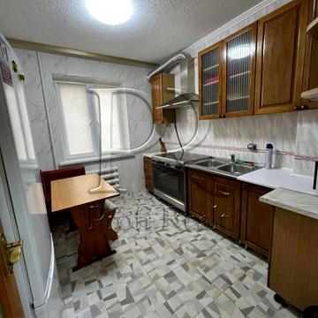 Тростянецька вул., 3