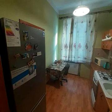 Київська вул., 10
