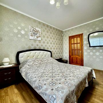 Незалежності вул., 60