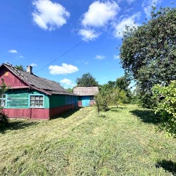 Продаж будинку із земельними ділянками