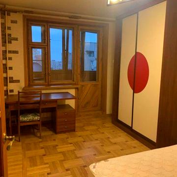 3 к. квартира с ремонтом и мебелью, м. Холодная гора