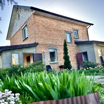 Продам будинок в центрі смт Велика Димерка