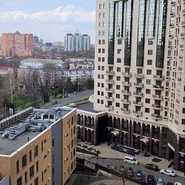 Генуезька вул., 1