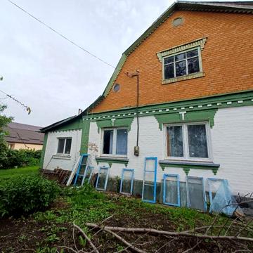 Продаж цегляного будинку