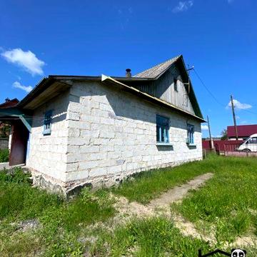 Продається просторий будинок у затишному районі міста.