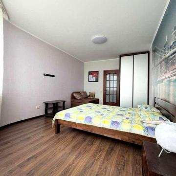 Продам 2-х кімн. квартиру, 92 кв.м. Дніпров. р-н, Харківське шосе 19-а ЖК Мега Сіті