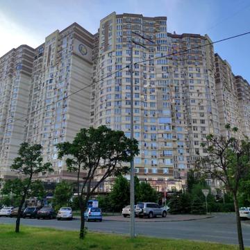 Анни Ахматової вул., 22