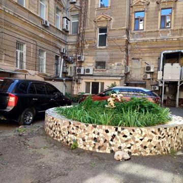 Срочно 4-кімнатна квартира в ЦЕНТРІ по вул. Дерибасівська, 9
