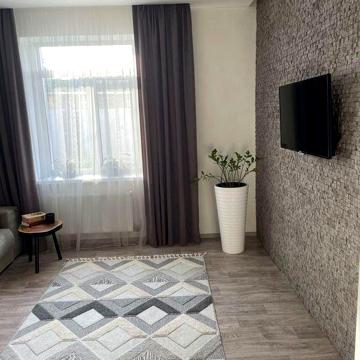 2к квартира в центрі з індивідуальним опаленням + гараж