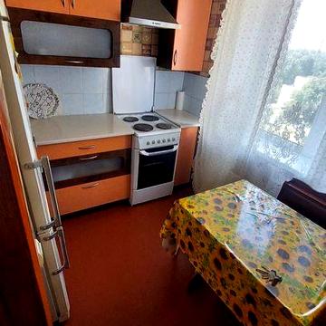 Продається 2-кімнатна квартира,  Луначарка.