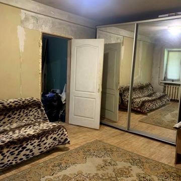 Продається 2-х кімнатна квартира без ремонту