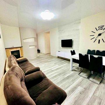 Продам 3 кімнатну квартиру на вулиці Робоча / цегляний будинок/ ремонт