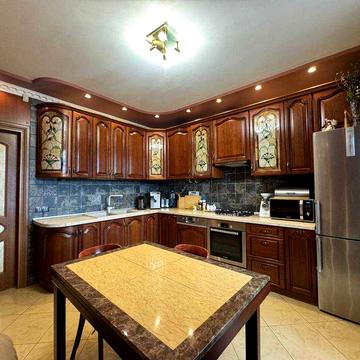 Продаж 2 рівневої квартири в клубному будинку бічна Чорновола