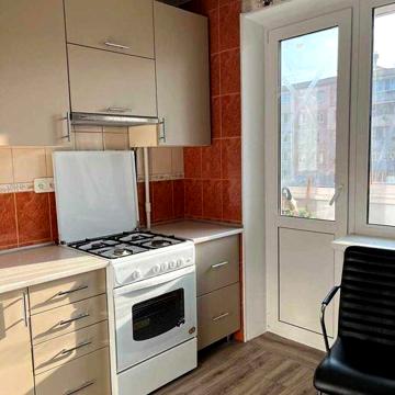 Світла 1-кв. просп. Романа Шухевича, 12А Чернігівська 15-хв.