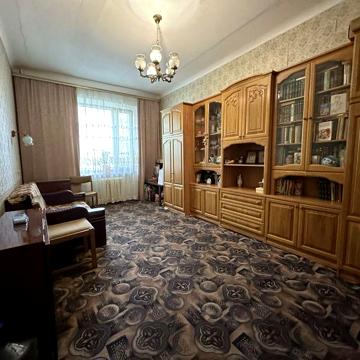 Продажа 2к квартира Сталинка возле метро Дарница, Бажова 11/8
