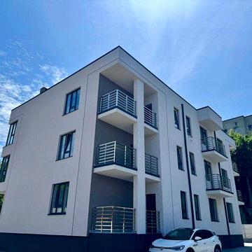 Продам простору 2 спальневу квартиру в клубному будинку на 9 квартир.