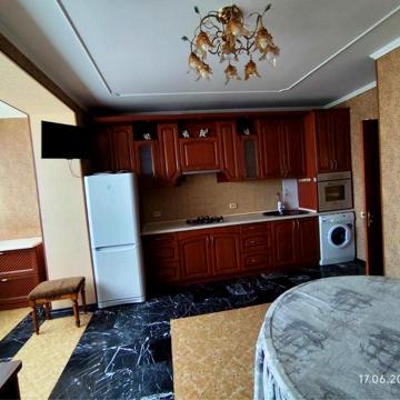 Старицького вул., 20/1