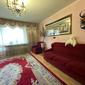 Стадіонна вул., 13