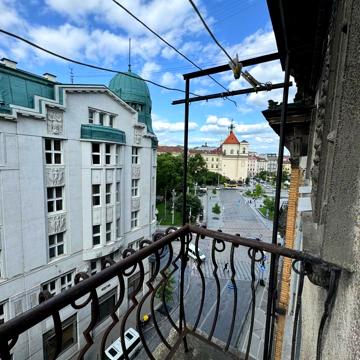 Академіка Володимира Гнатюка вул. (), 3