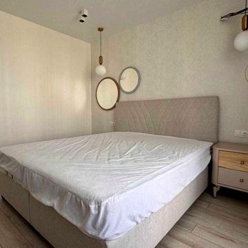 Сдам 2 ком. квартиру в новострое, Новый ремонт. Центр.