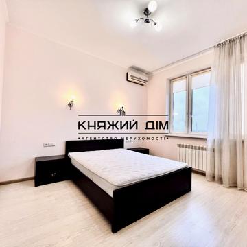 Вінстона Черчилля вул. (Червоноткацька), 43