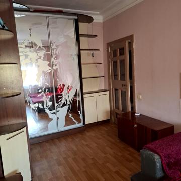 Металургів просп., 8