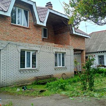 Продається два будинки у с. М.Снітинка, 5 км від центру Фастова.
