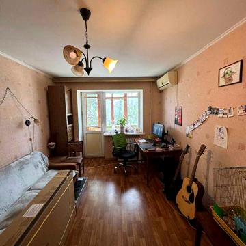 Продаж 2к квартири на пр. Богдана Хмельницького 10 .