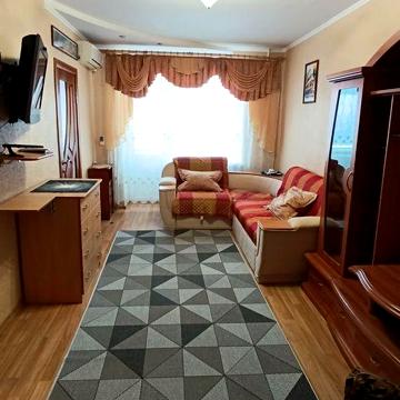 Здається 2х кімнатна квартира в центрі.