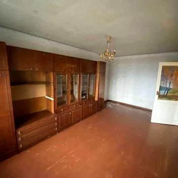 Продам 1 ком. квартиру в пгт Эсхар, 3/5, не угловая