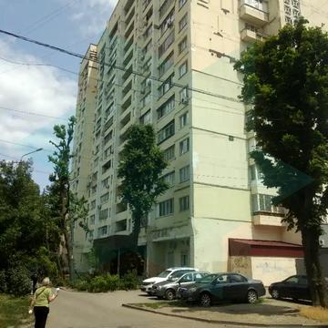 Академіка Янгеля вул., 8