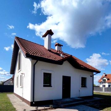 Закрите містечко Продаж будинку неподалік Києва біля лісу та озера