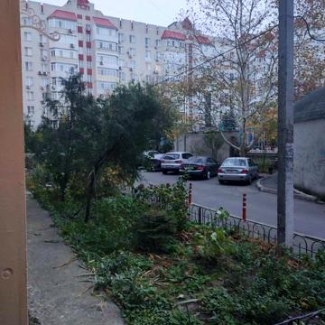 Палубна вул., 9