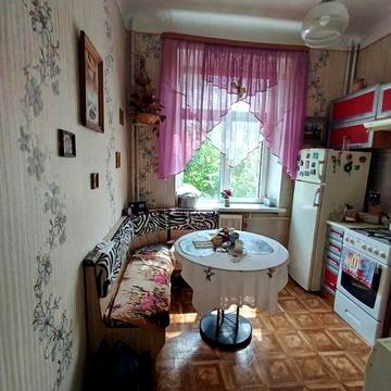 Продам трикімнатну сталінку в центрі міста