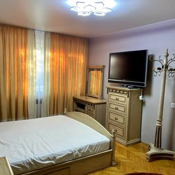 Чорновола вул., 132