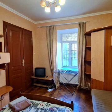 1-кімнат.квартира на в.Огієнка (центр) гарна, тиха, старовинна вуличка