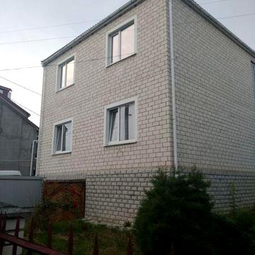 Продам частину  будинку у центрі міста з гаражем