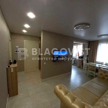 Продаж 3кімн. квартири 65м2 вул. Прирічна, 5 з ремонтом