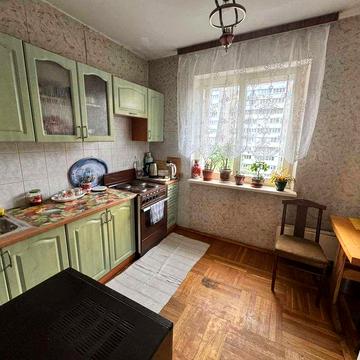 3к.кв.Квітневий провулок 1- Б. Виноградарь. Ретровіль