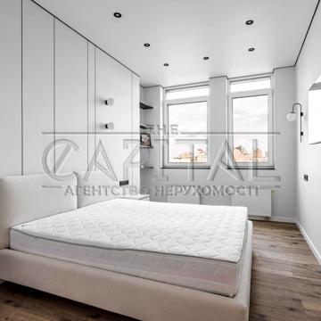 None 900.0 USD