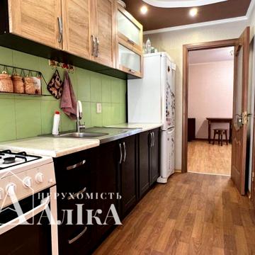 Продам квартиру з гаражем та времянкою в Старому місті